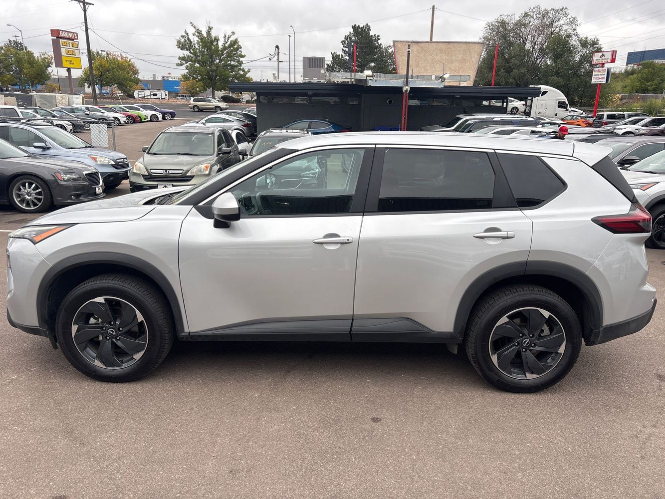 2024 Nissan Rogue SV AWD photo 2