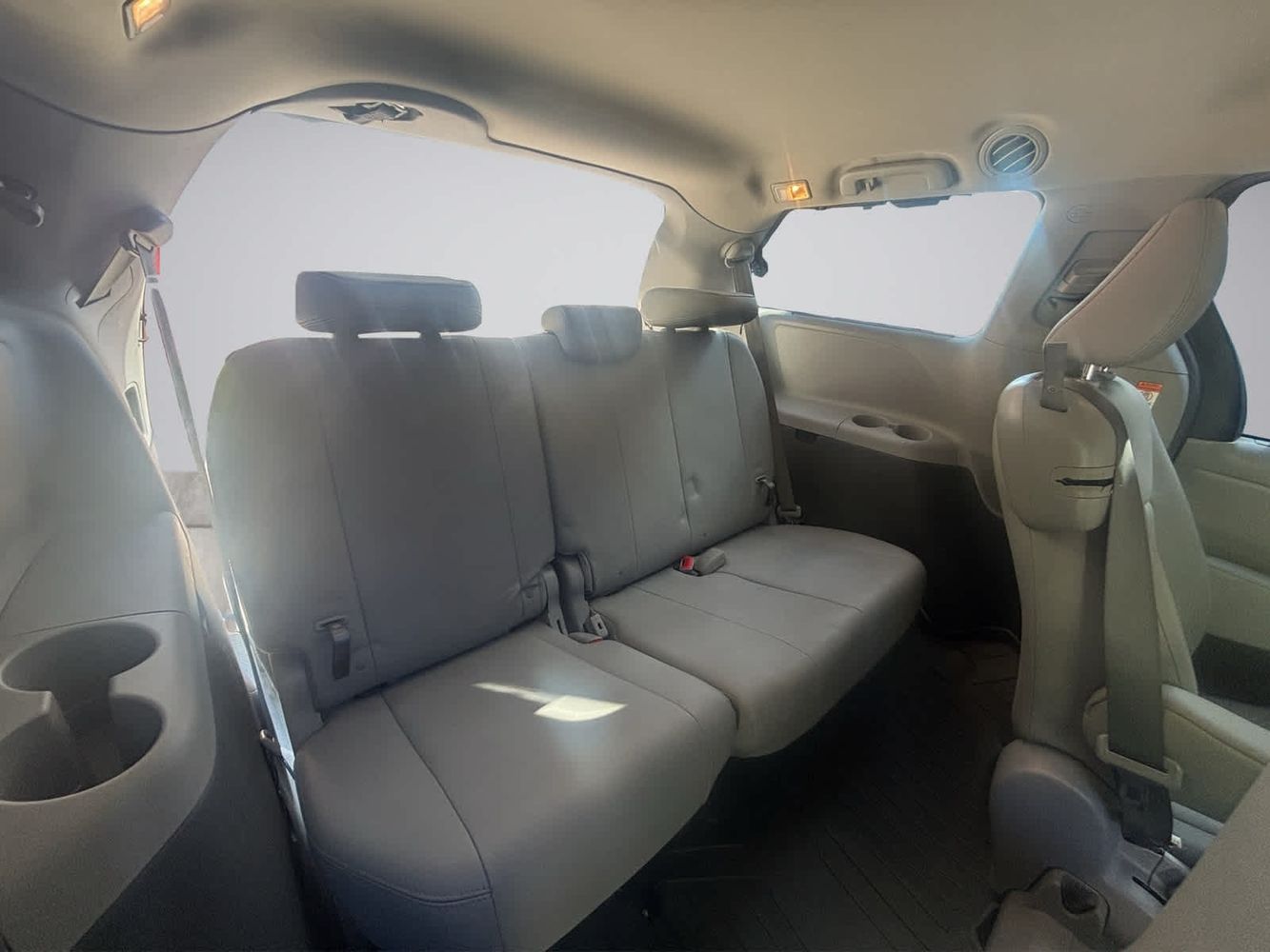 2017 Toyota Sienna XLE Premium photo 12