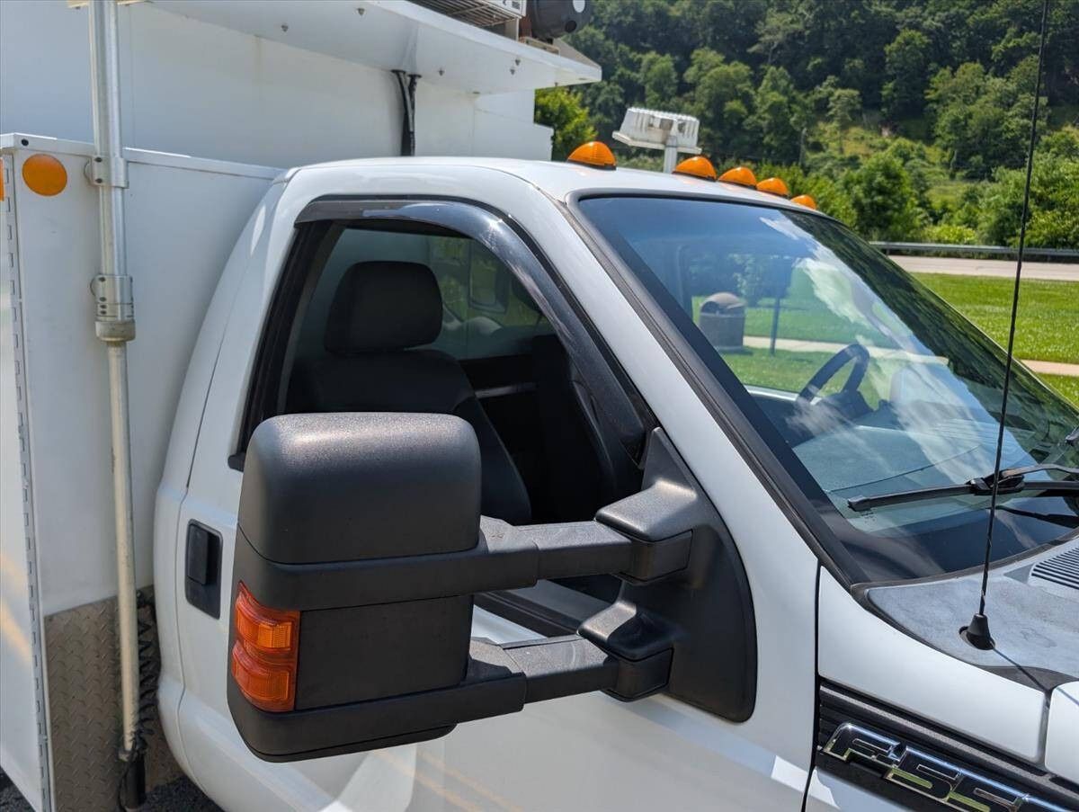 2011 Ford F-550 Super Duty 23
