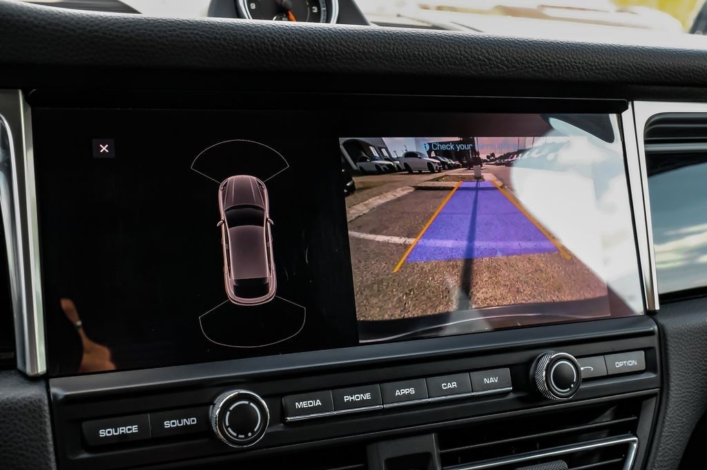 2021 Porsche Macan S - Photo 21