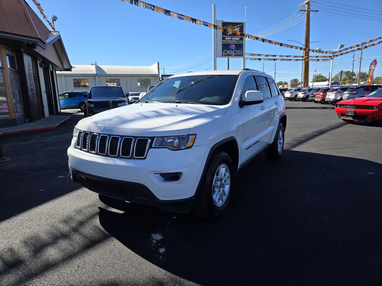 2020 Jeep Grand Cherokee Laredo E photo 3