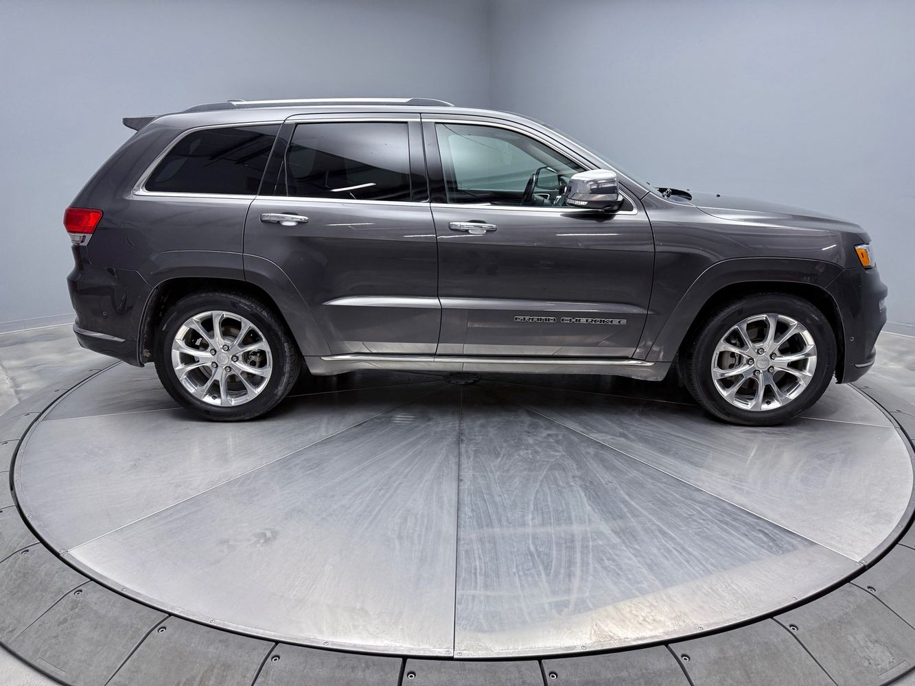 2019 Jeep Grand Cherokee Summit photo 2