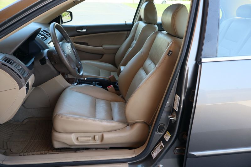 2006 Honda Accord EX w/Leather | Victory Motors of Colorado