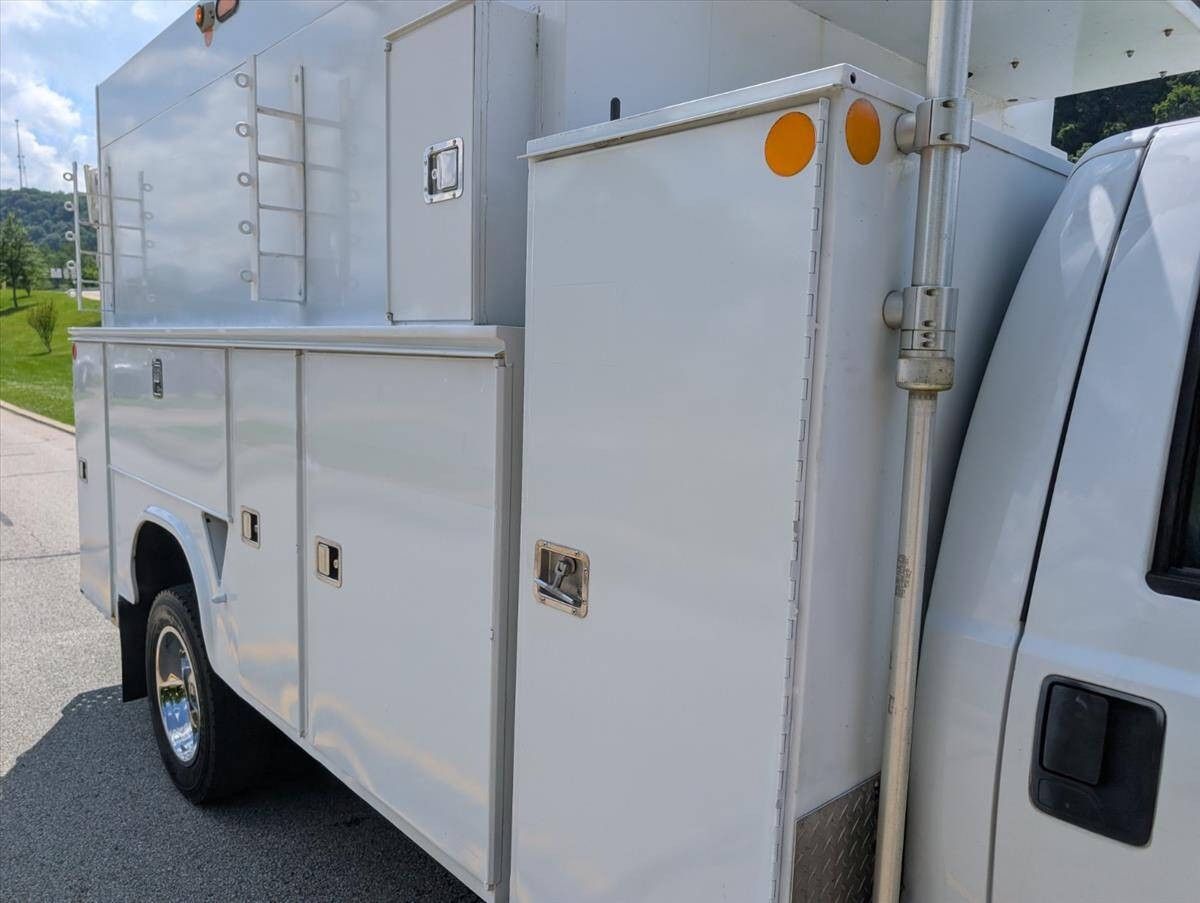 2011 Ford F-550 Super Duty 25