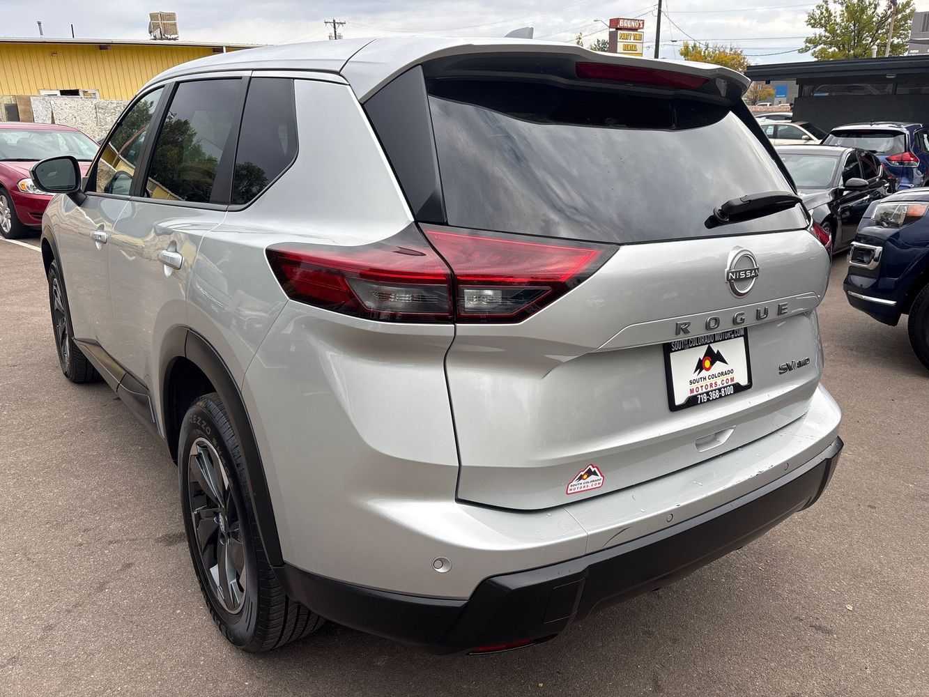 2024 Nissan Rogue SV AWD photo 3