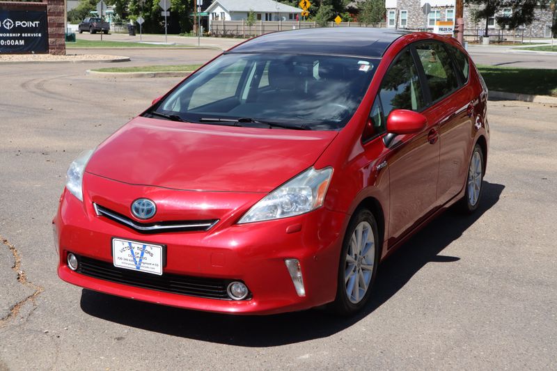 2012 Toyota Prius v Photos