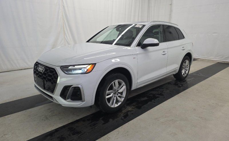 2022 Audi Q5 45 Premium's photo