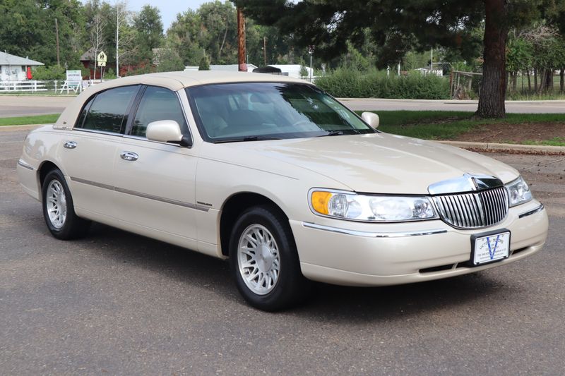 1999 Lincoln Town Car Cartier Victory Motors of Colorado