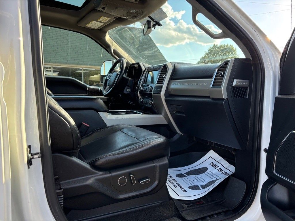 2017 Ford F-250 Lariat photo 27
