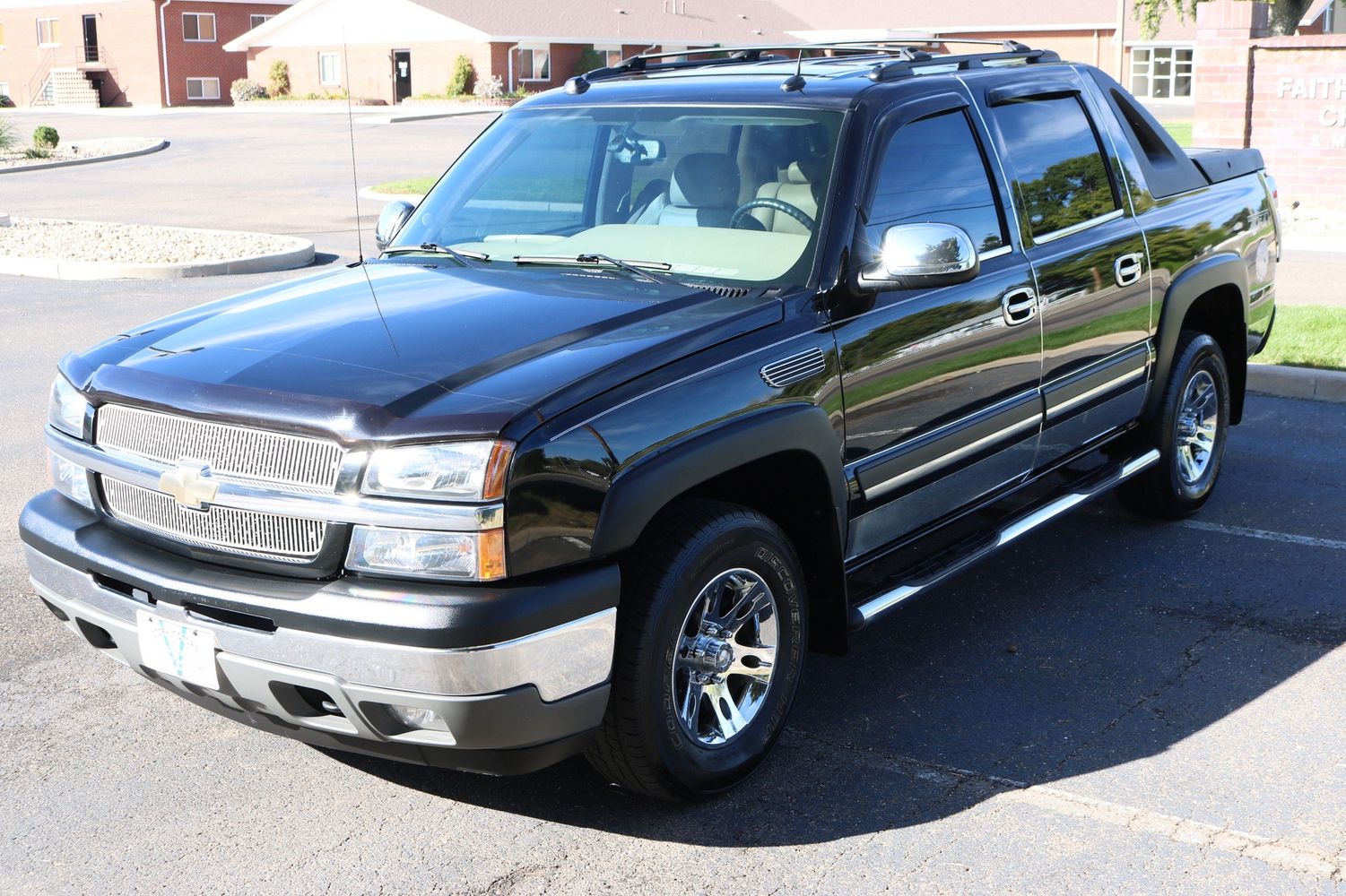 2005 Chevrolet Avalanche Z71 | Victory Motors of Colorado