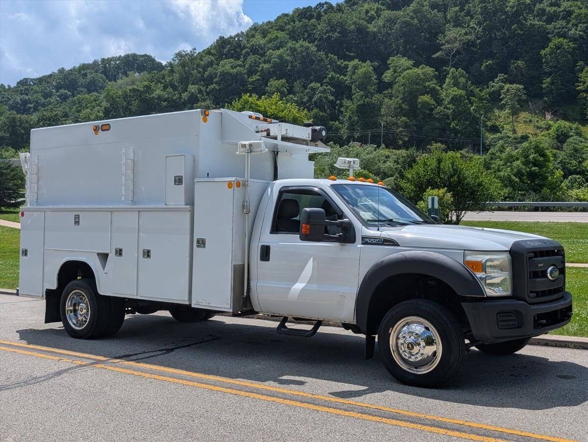 2011 Ford F-550 Super Duty 3