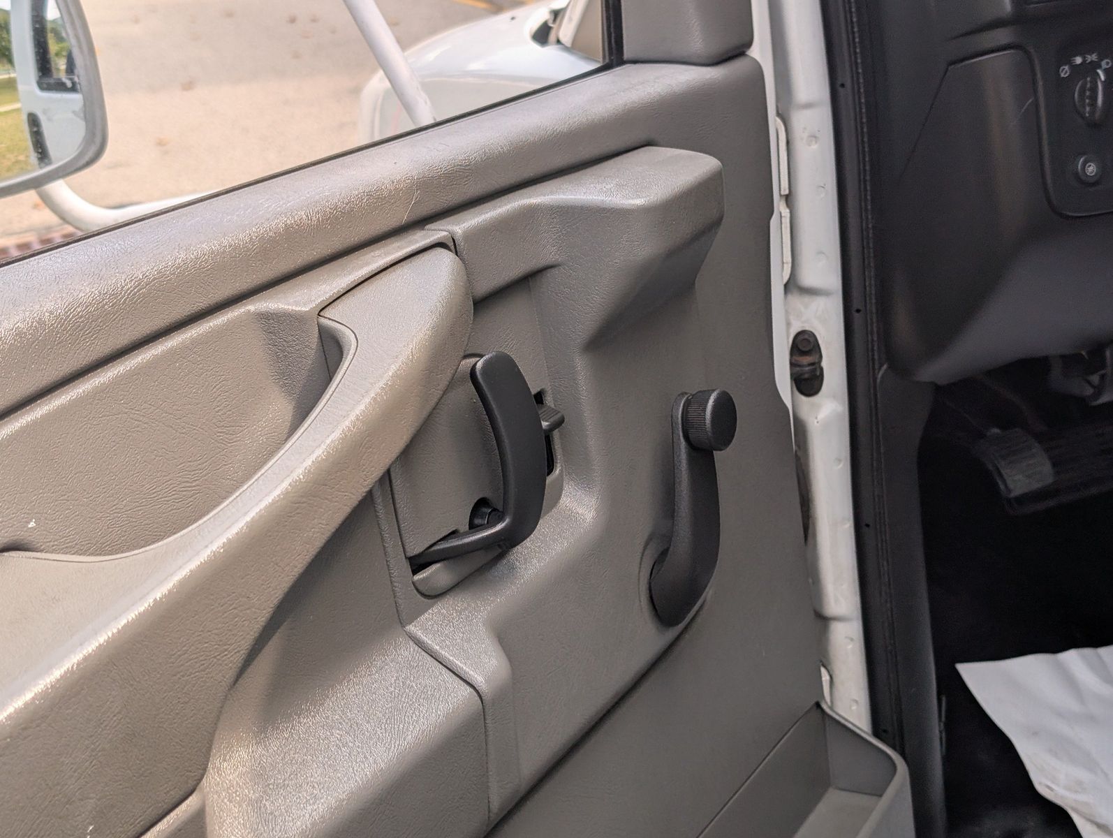 2004 Chevrolet Express Cutaway 69