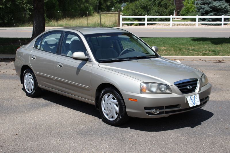 2005 Hyundai Elantra Photos