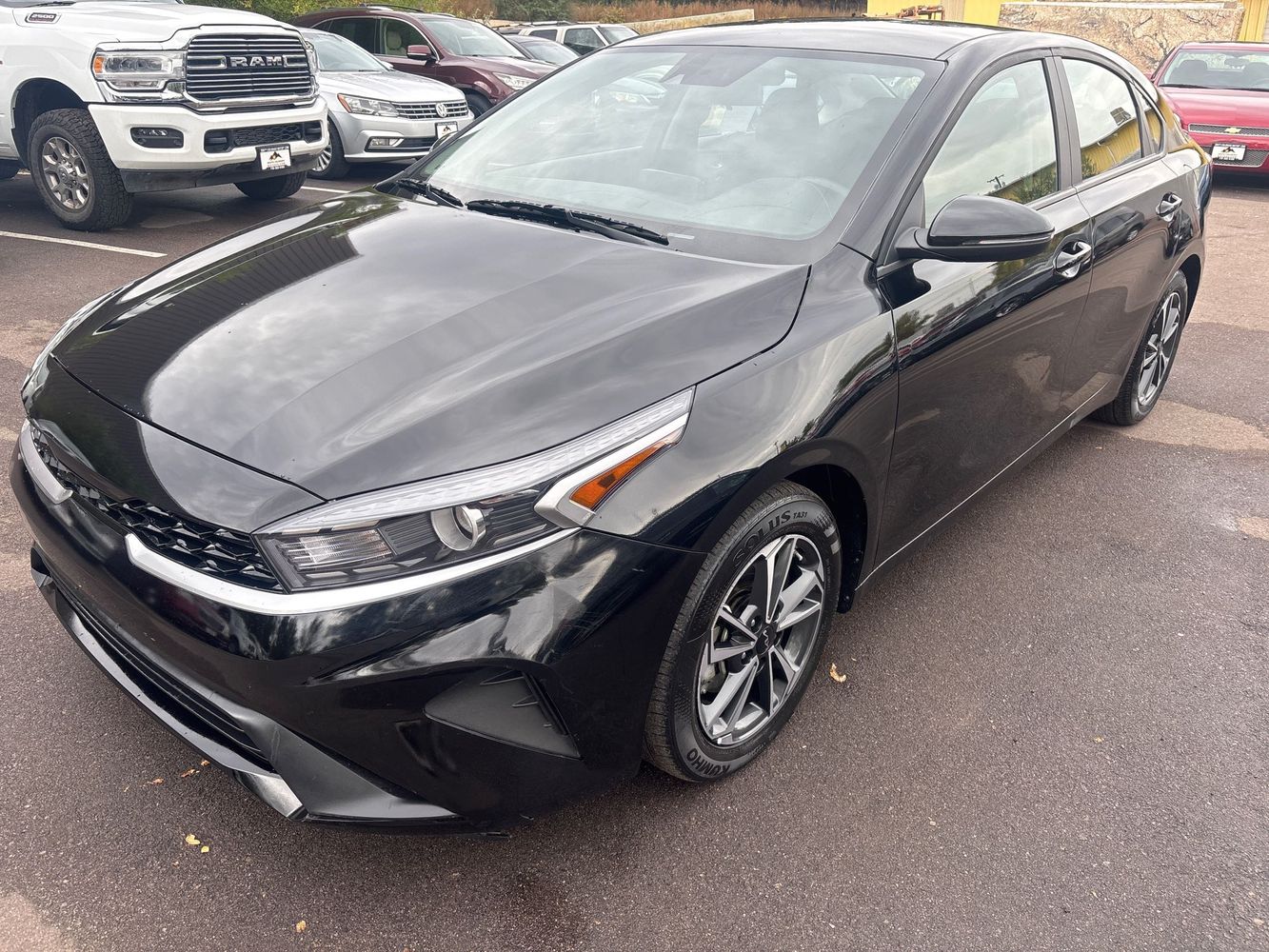 2024 Kia Forte LXS photo 3