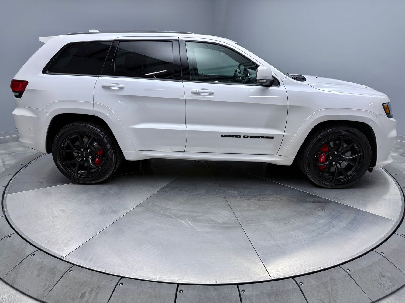 2021 Jeep Grand Cherokee SRT8 photo 3