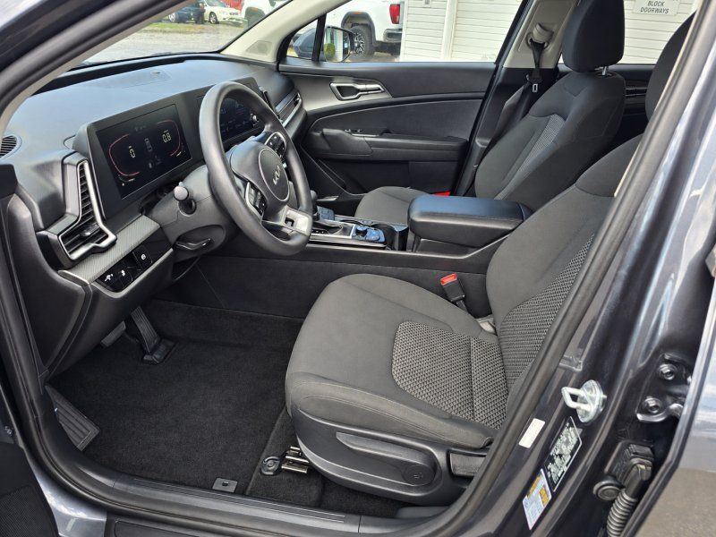 2023 Kia Sportage LX - Photo 13