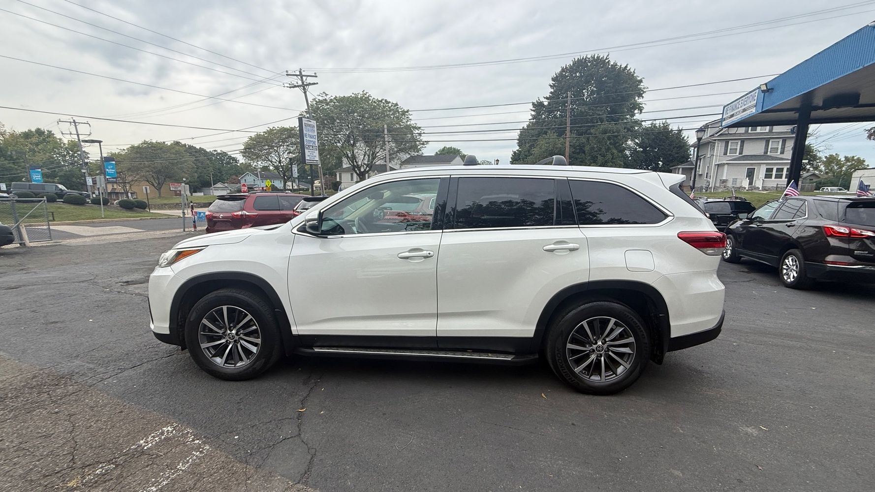 2019 Toyota Highlander SE XLE photo 2