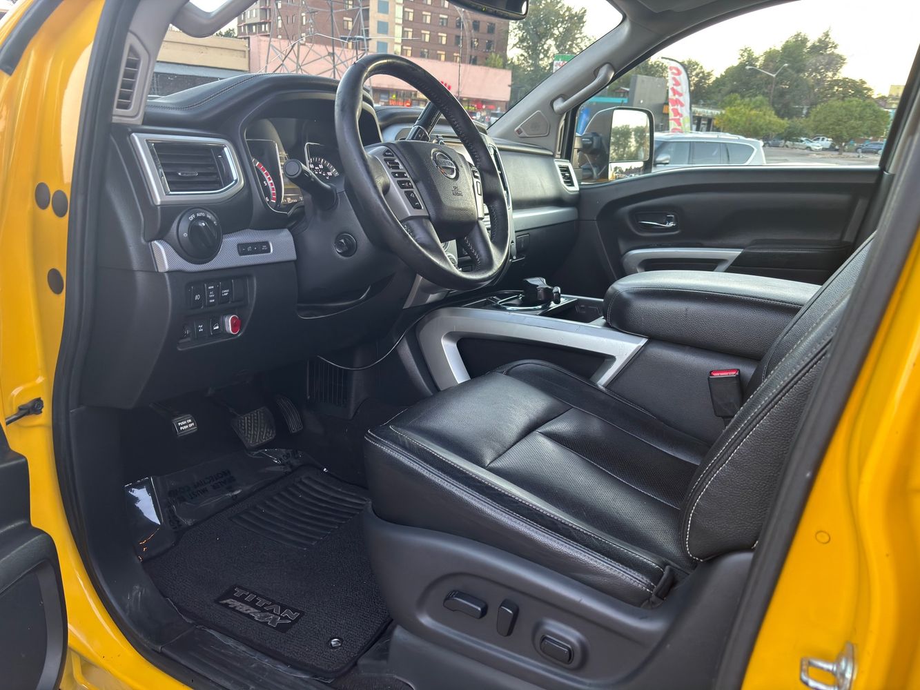 2016 Nissan Titan PRO-4X photo 42