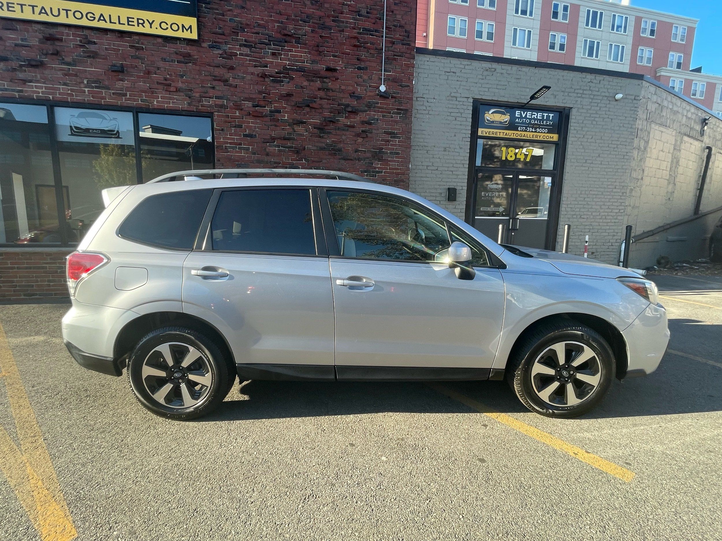 2017 Subaru Forester 2.5i Premium photo 2