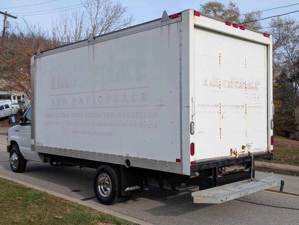 2017 Ford E-Series 9