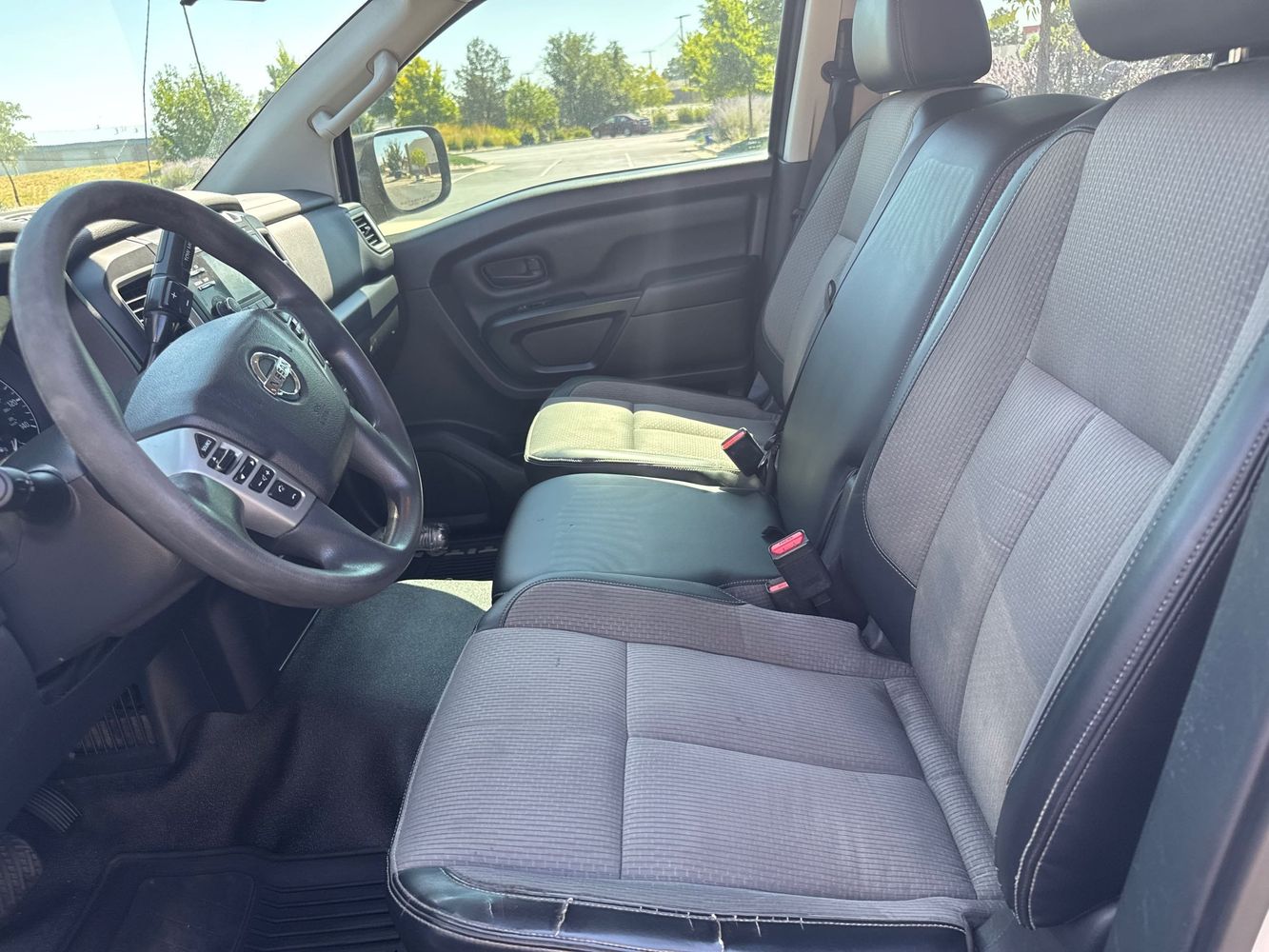 2017 Nissan Titan S photo 17