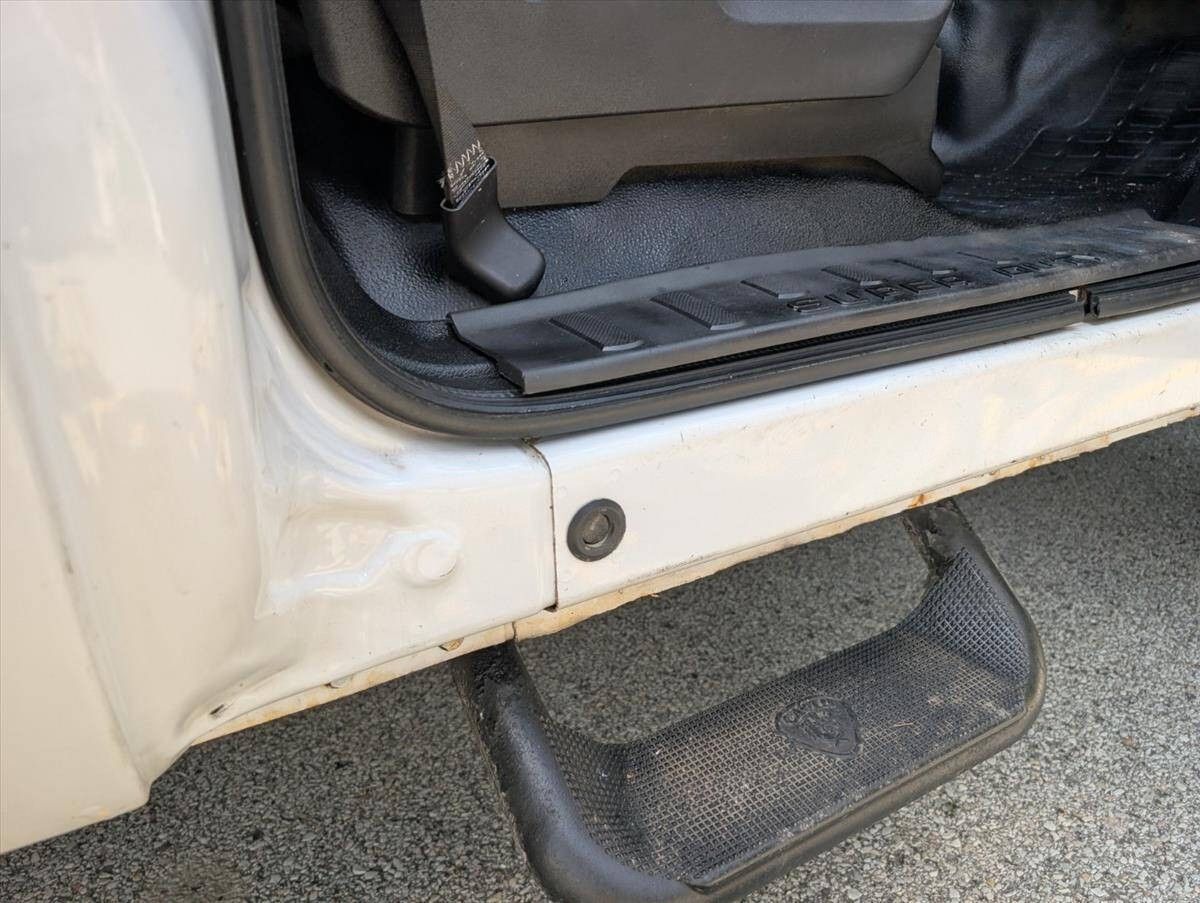 2011 Ford F-550 Super Duty 31