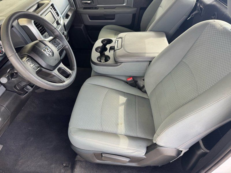 2019 Ram 1500 Classic SLT photo 9