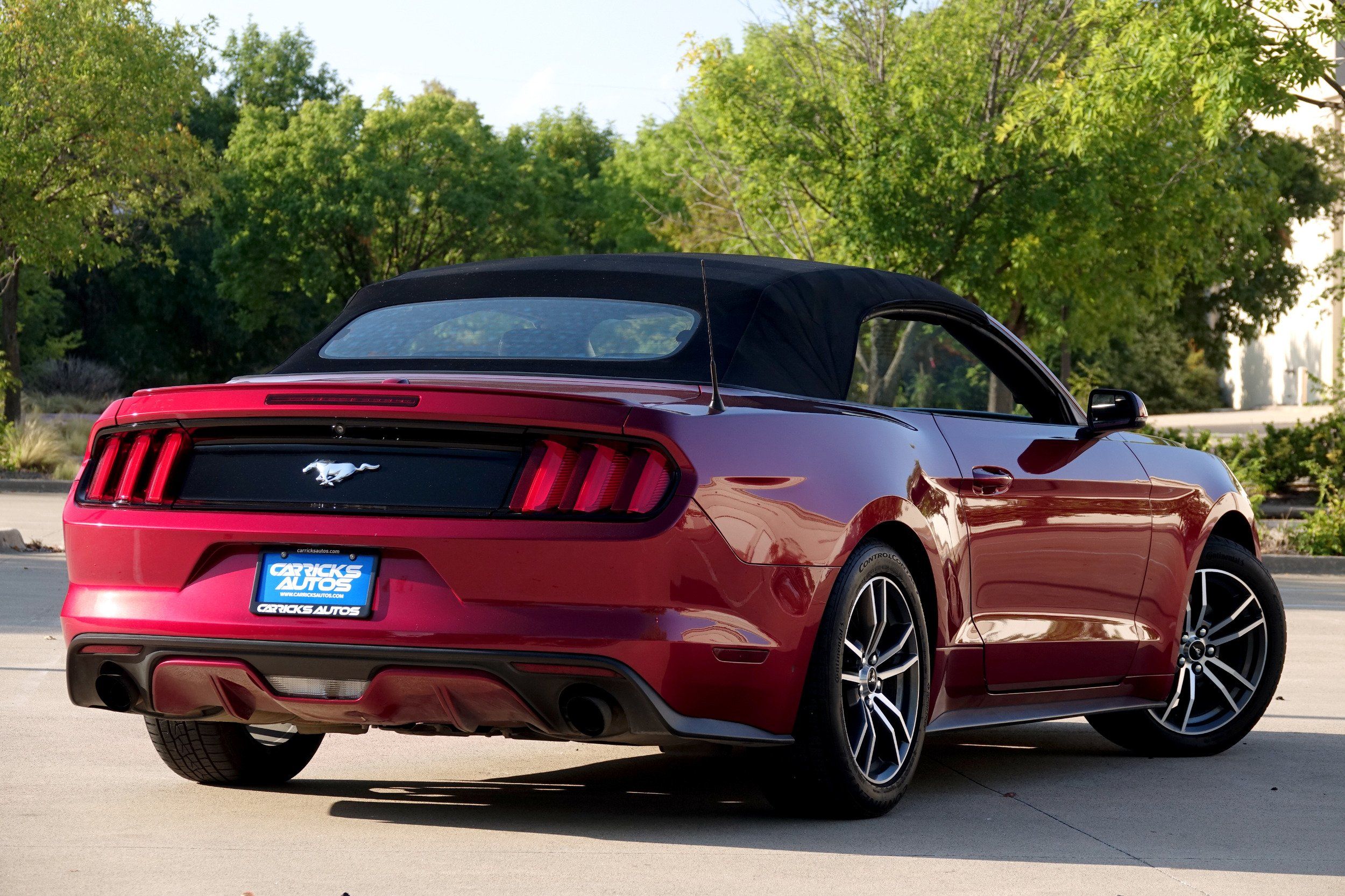 2017 Ford Mustang EcoBoost Premium photo 3