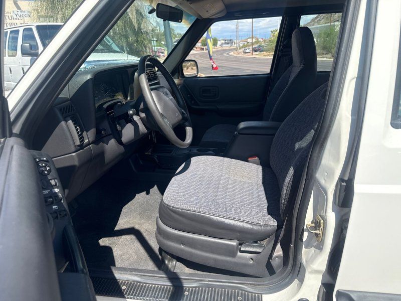 2000 Jeep Cherokee Sport photo 8