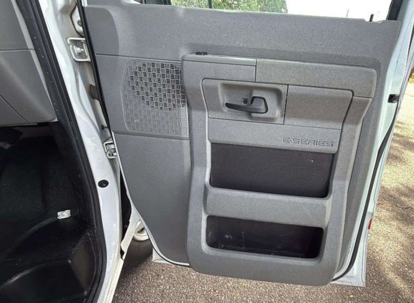 2011 Ford E-250 Cargo photo 12