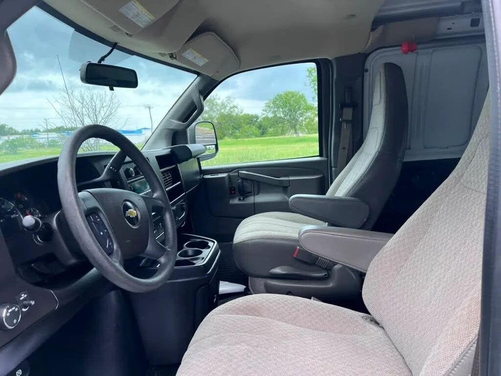 2021 Chevrolet Express Cargo #25