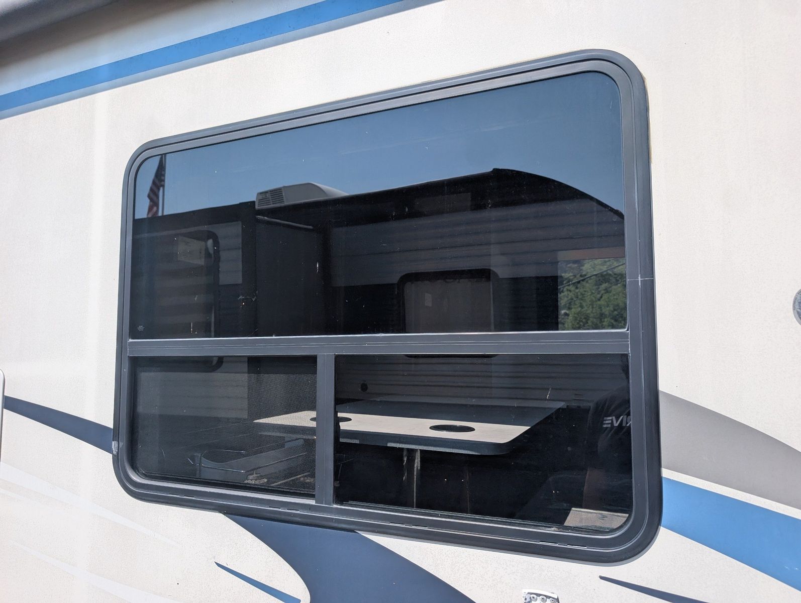 2004 Ford E-Series Chassis 66