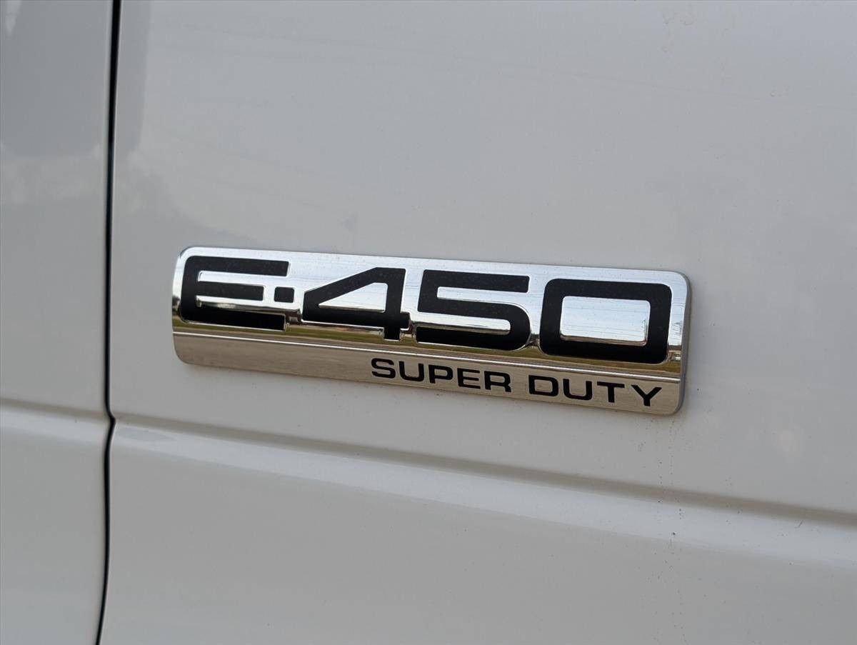 2017 Ford E-Series 19