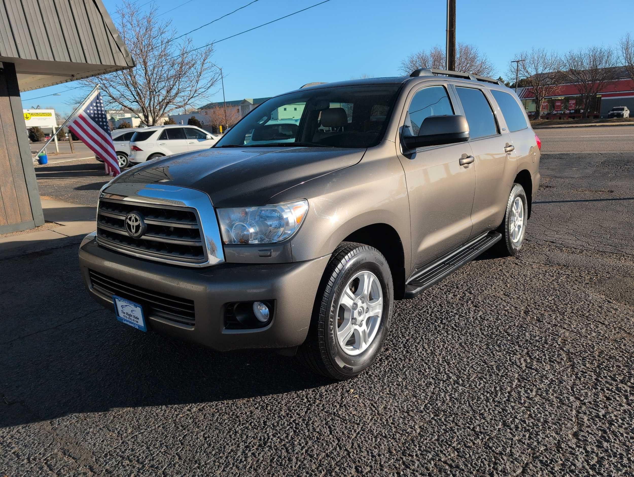 2014 Toyota Sequoia SR5's photo