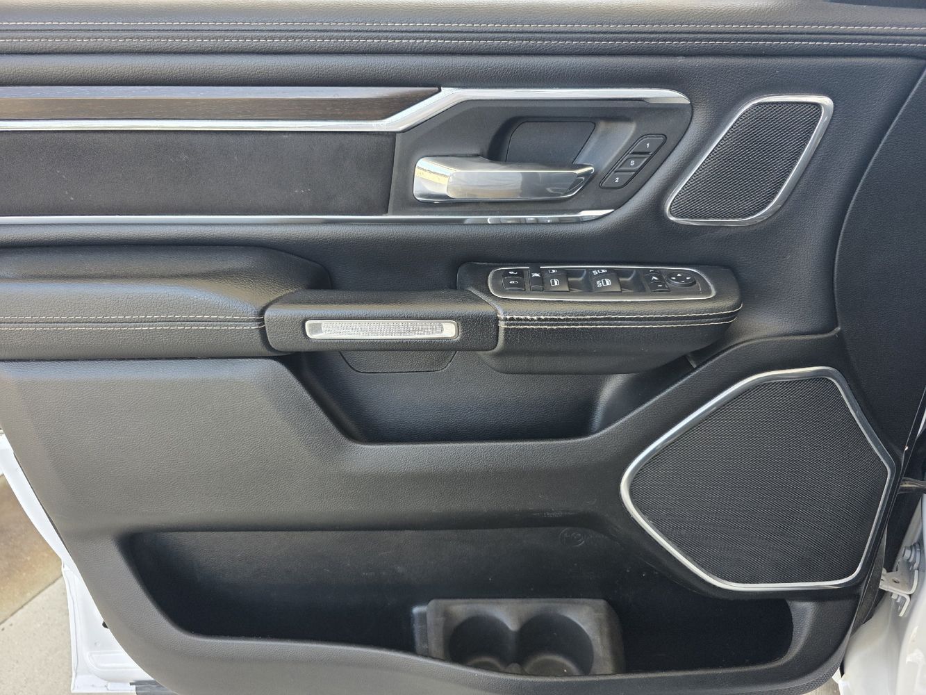 2022 Ram 1500 Laramie photo 18