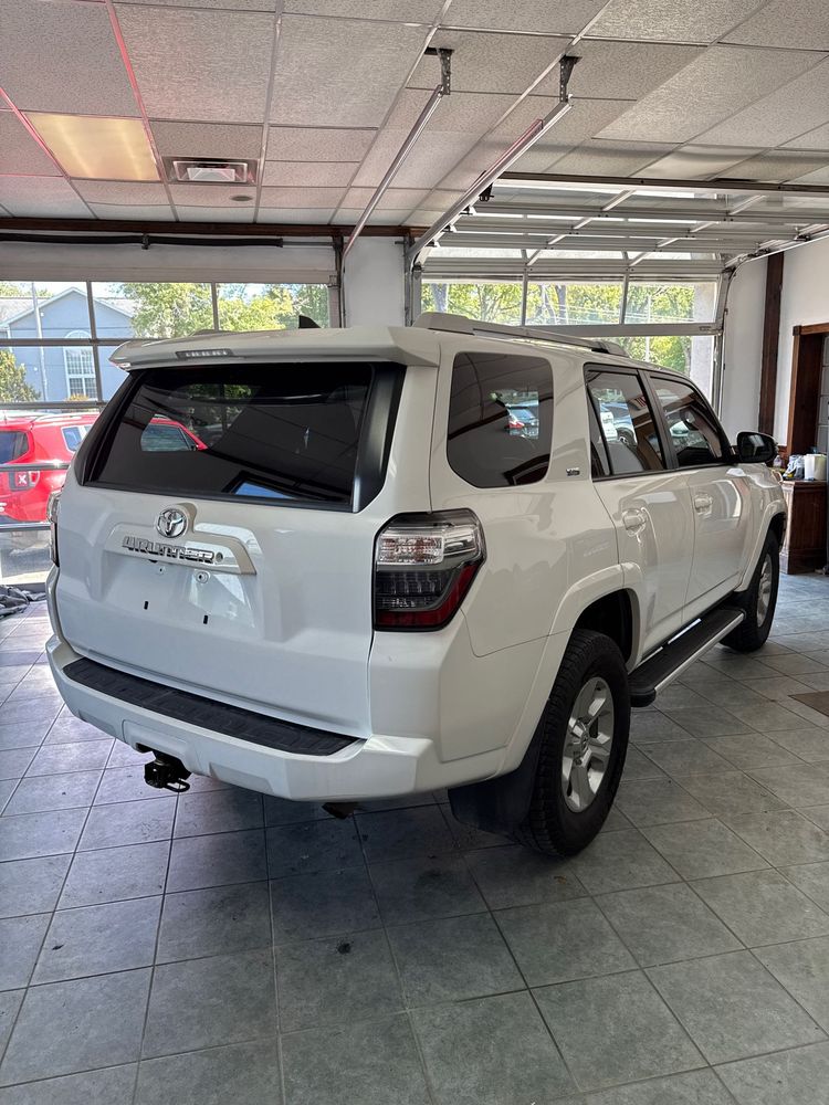 2017 Toyota 4Runner SR5 photo 8