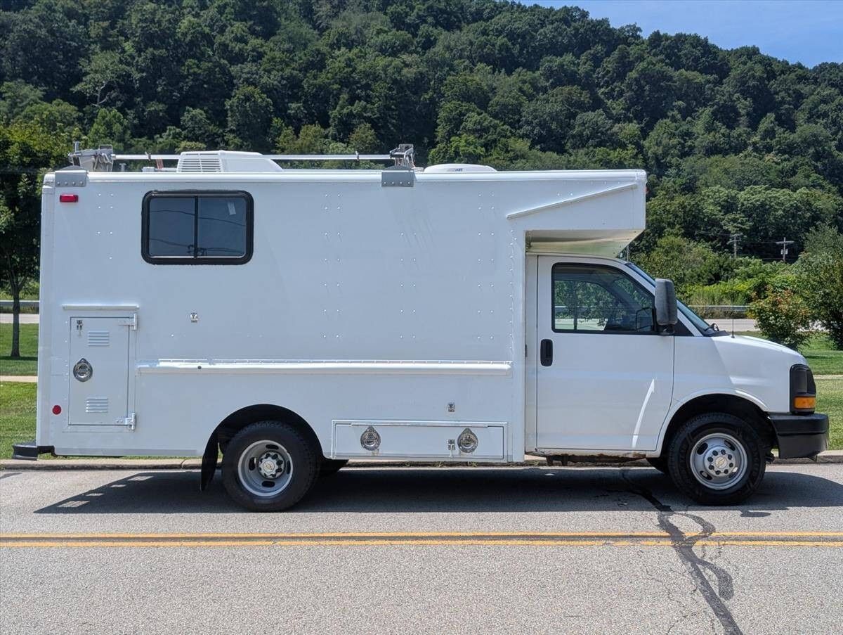 2008 Chevrolet Express Cutaway 4