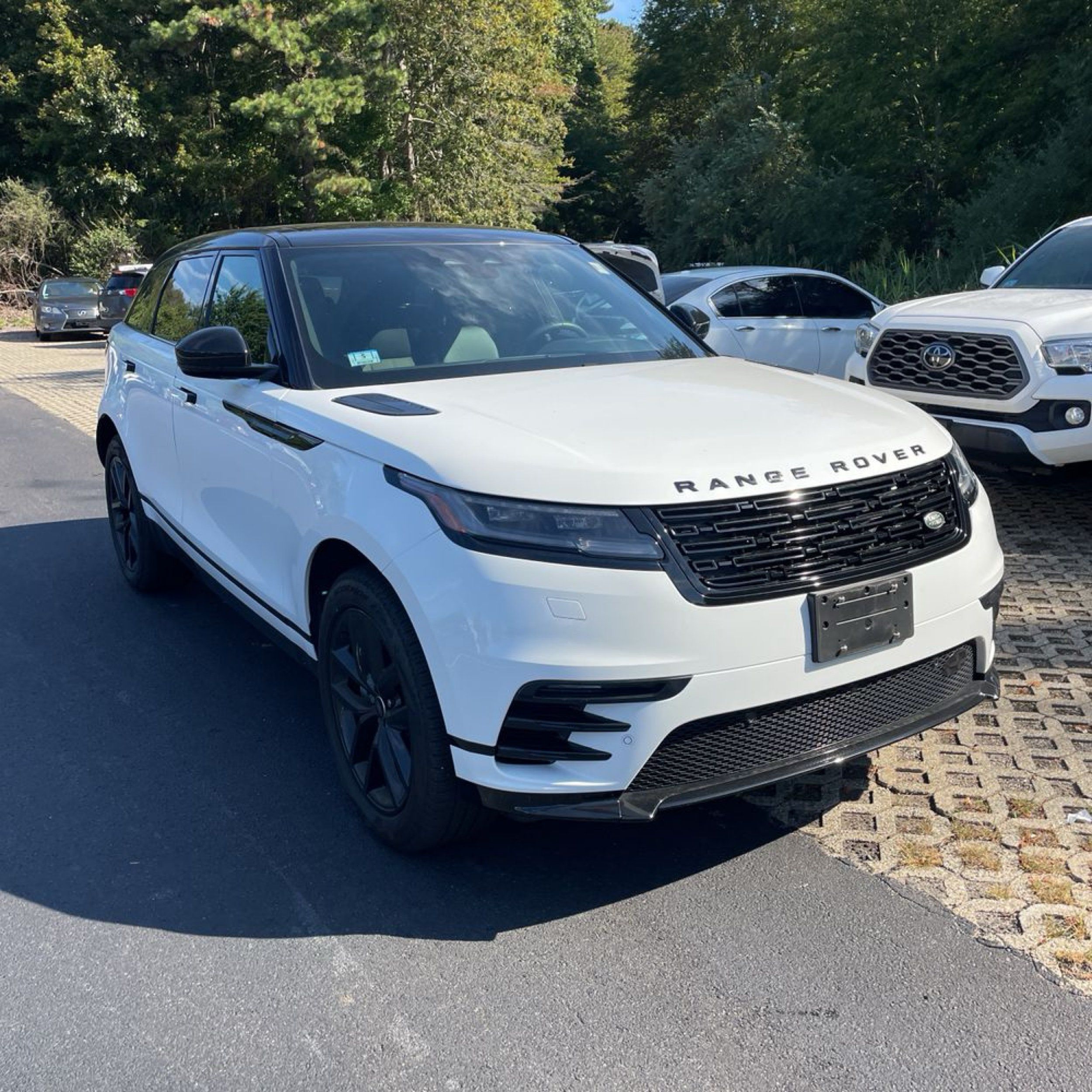 2024 Land Rover Range Rover Velar P250 Dynamic SE photo 4