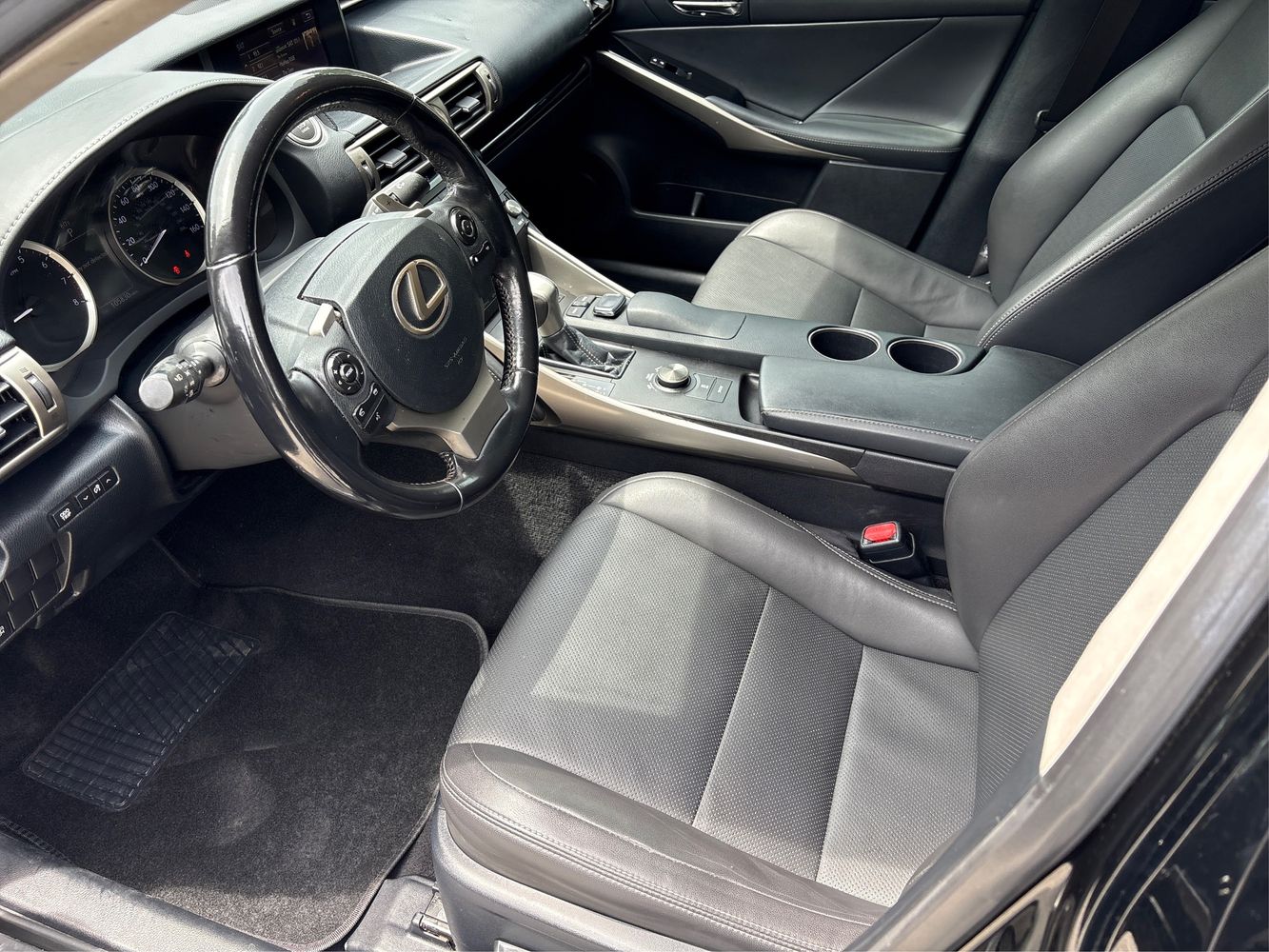 2016 Lexus IS 300 - Photo 9
