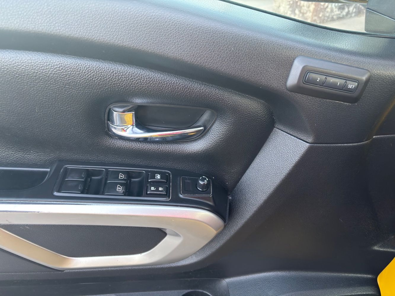 2016 Nissan Titan PRO-4X photo 17