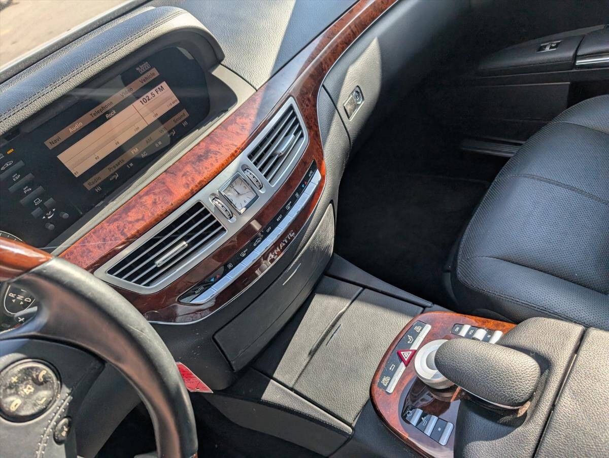 2009 Mercedes-Benz S-Class 48