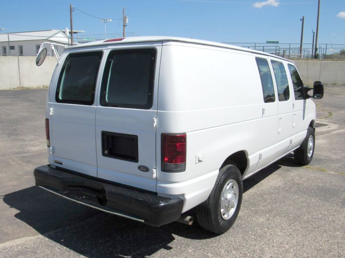 2011 Ford E-250 photo 3
