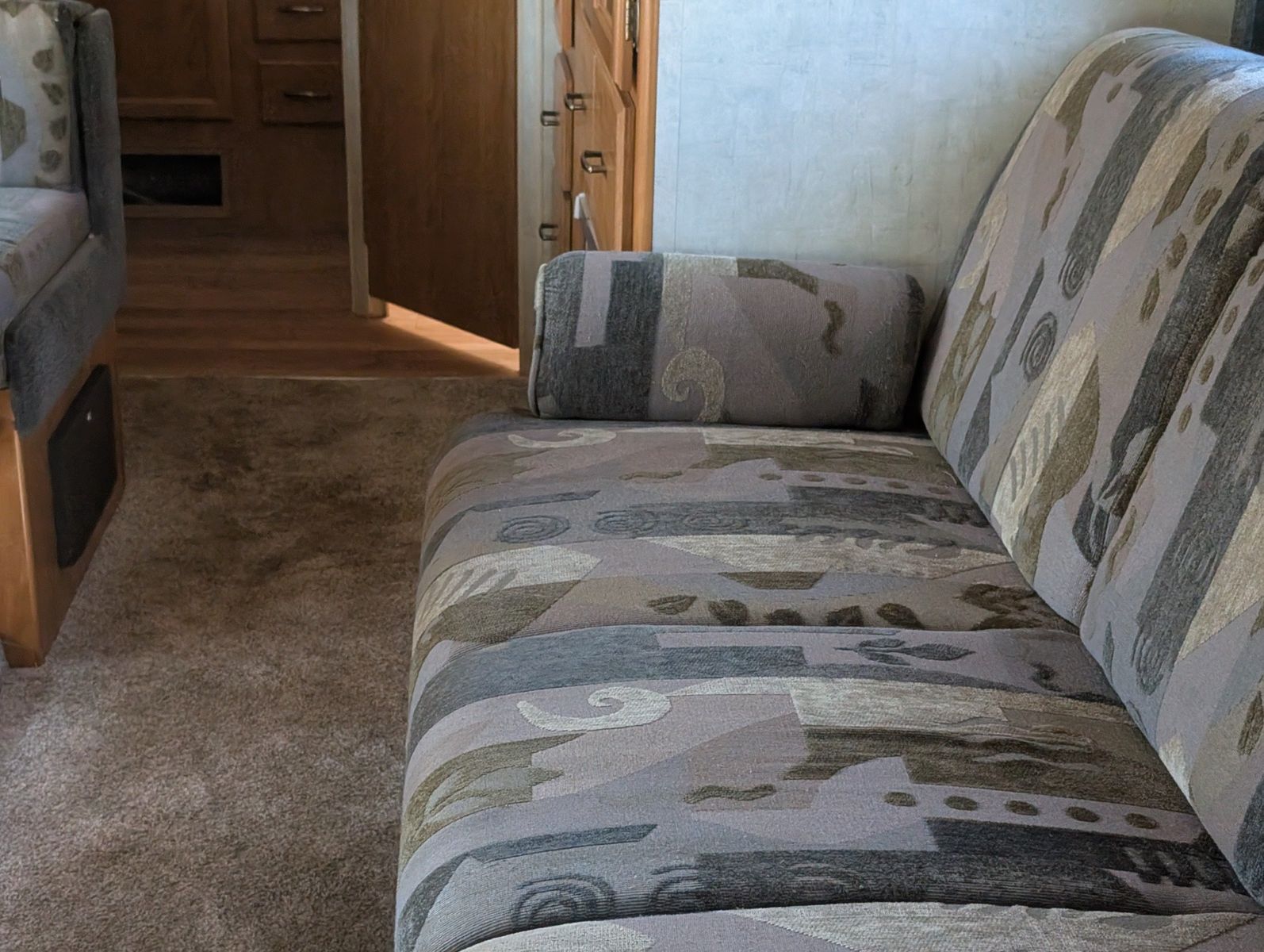 2004 Ford E-Series Chassis 32