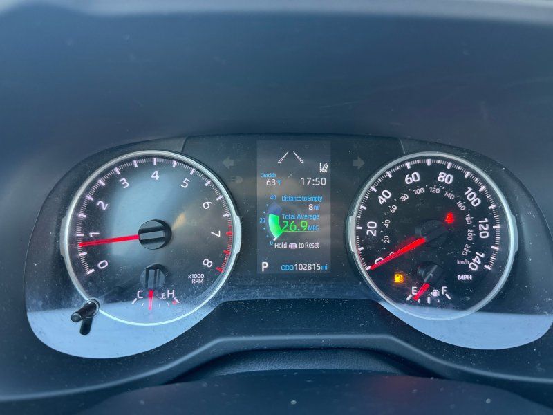 2021 Toyota RAV4 LE photo 16