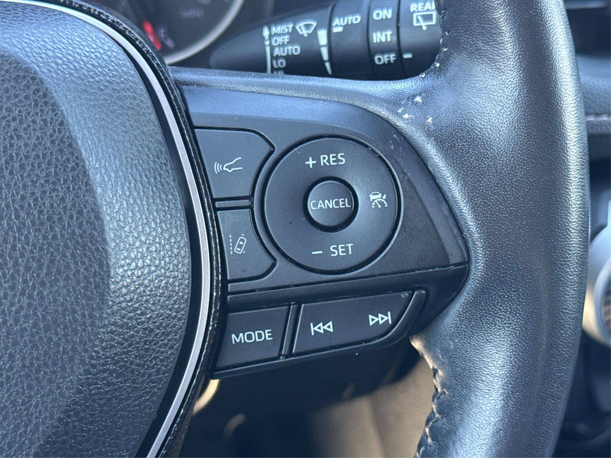 2020 Toyota RAV4 XLE photo 36
