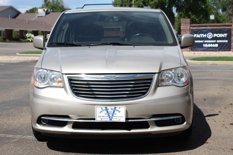 2013 Chrysler Town and Country Photos