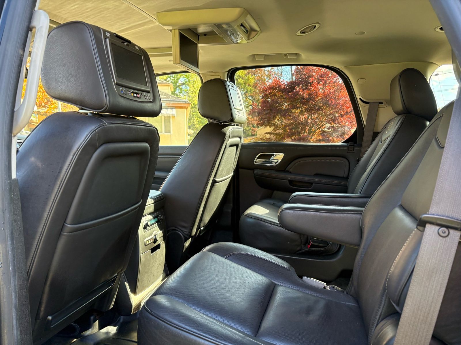 2014 Cadillac Escalade 33