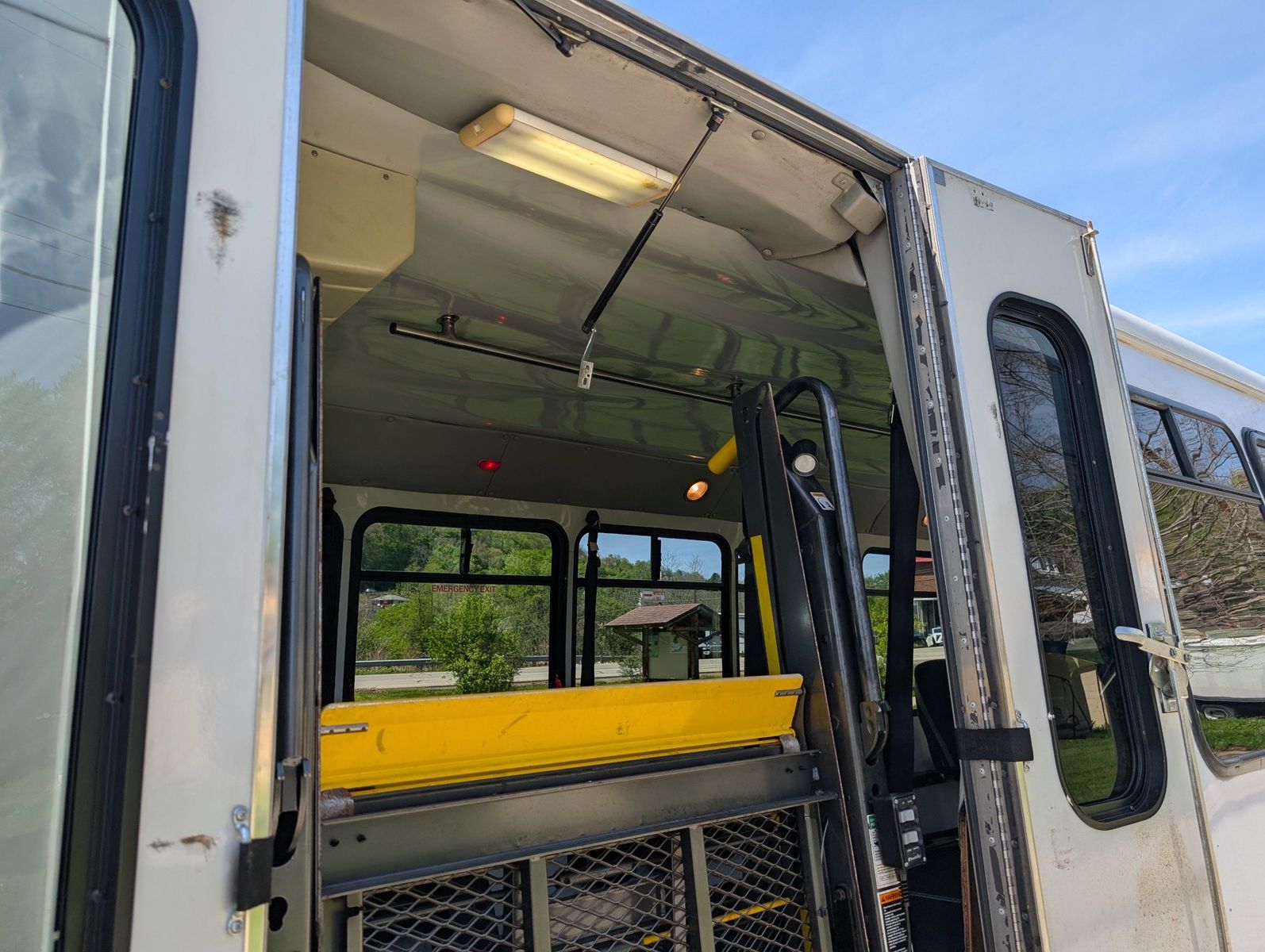 2007 Ford E-450 Cutaway 51