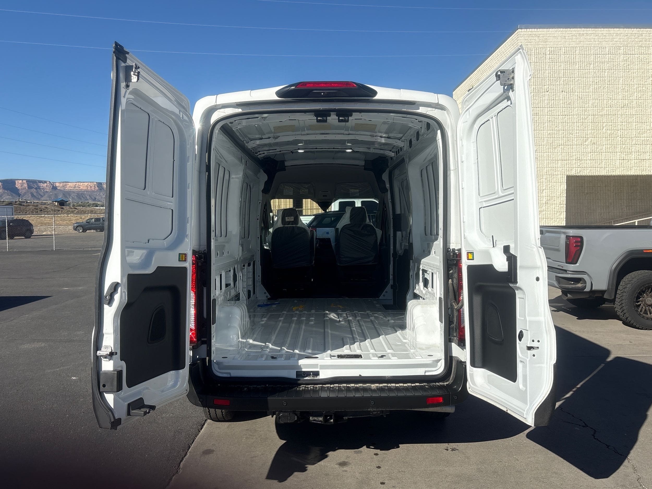 2023 Ford Transit photo 3