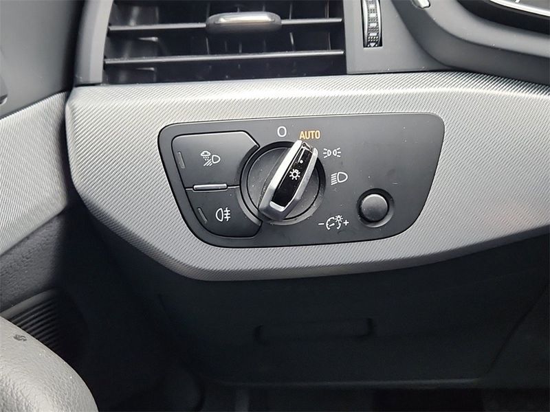 2017 Audi A4 2.0T Quattro Premium Plus photo 23